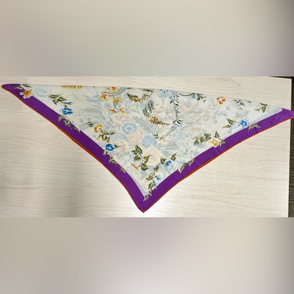 Authentic Gucci Silk Scarf for Neck, your Purse and/or Backpack - Picture 10 of 15